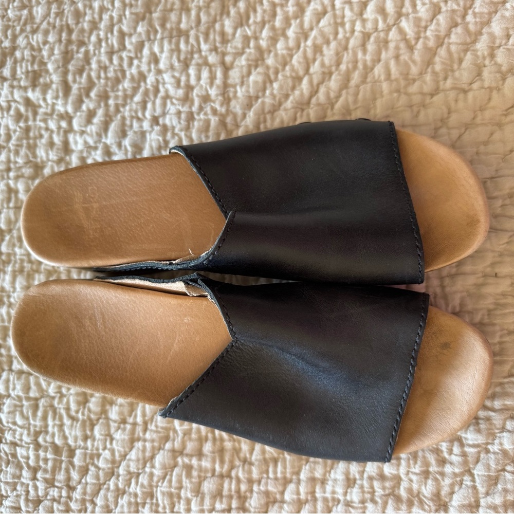 Dansko Black Sandals Sleek Minimalist Design sz 40